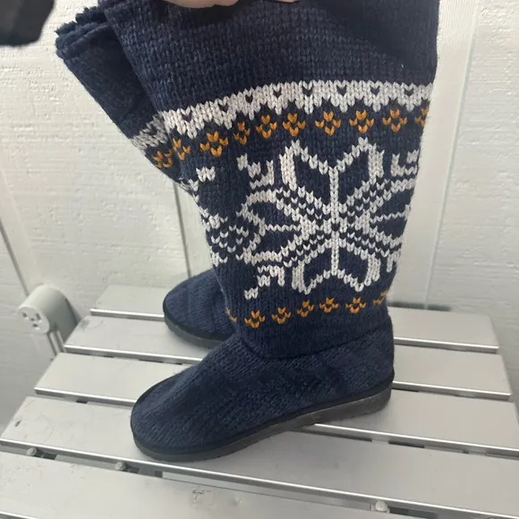 Muk LuKs WOMEN'S MALENA BOOT Blue Size 6 NWOT